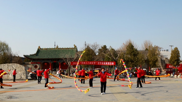 空竹展演慶?！叭恕眹H婦女節(jié)